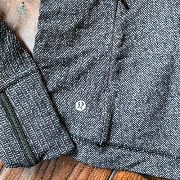 Lululemon houndstooth long sleeved top size 8 - Picture 4 of 5